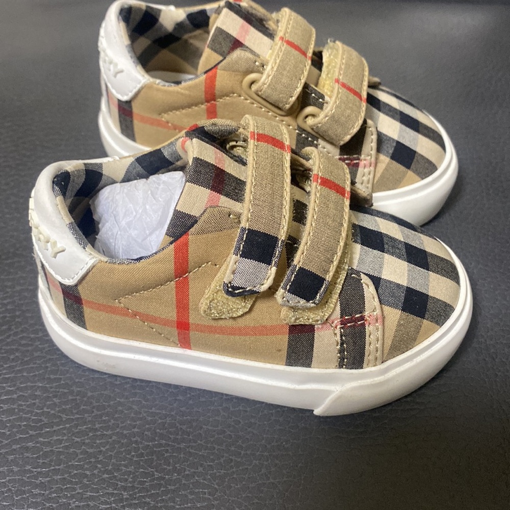 Baby Burberry sneakers 
size : 2 
Color :Archive Beige/White - Picture 3 of 4